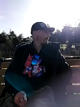 AQuickPhyx online show from March 16, 2025, 4:12 pm