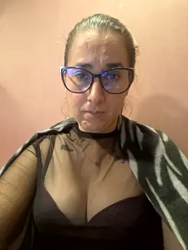 CHARLOTTE 1711 online show from May 15, 2026, 4:21 am