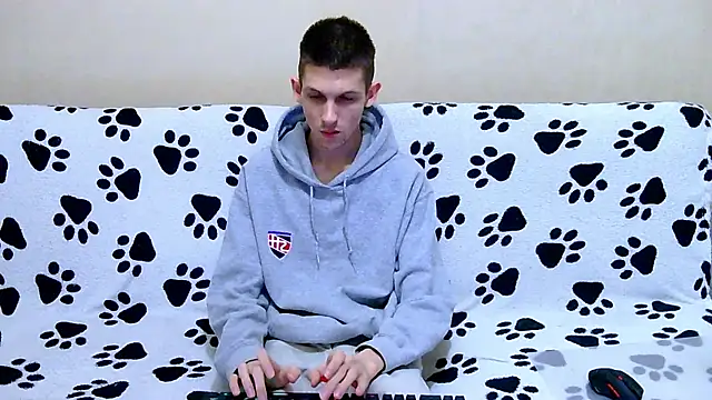 Snapshot of Lester_Broo chatting on March 19, 2026, 8:42 pm Lester Broo online show from March 19, 2026, 8:42 pm