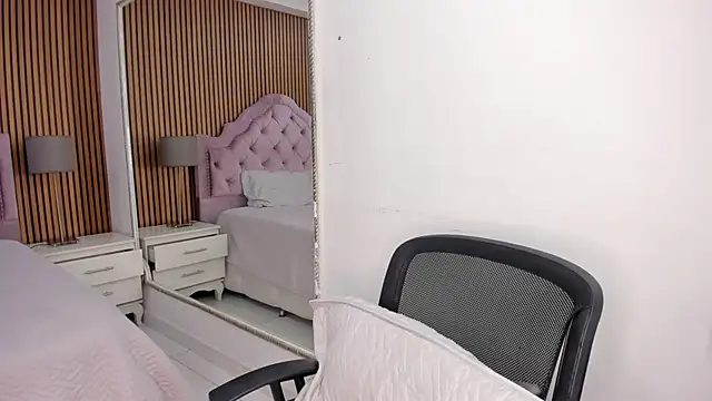 BellaaStorm online show from November 6, 2025, 4:38 am