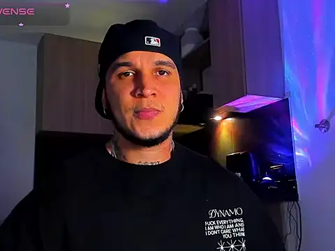 austinoficial online show from April 29, 2026, 1:43 am