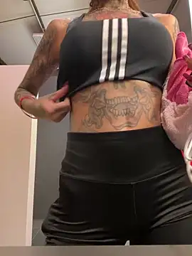 Black sweet Rose online show from February 5, 2025, 6:04 pm