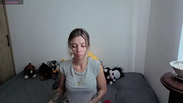 Princezzlove3 online show from February 9, 2026, 1:09 pm