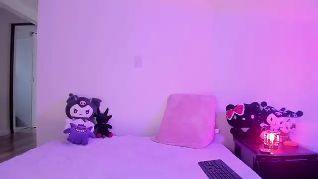 raven  white1 online show from October 29, 2025, 7:02 pm