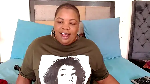 omalicha98 online show from November 14, 2025, 7:23 am