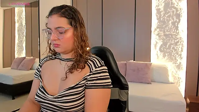 lilly ass  online show from January 7, 2026, 12:21 pm