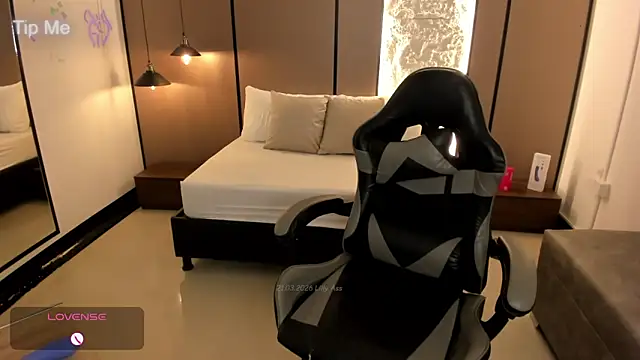 lilly ass  online show from March 21, 2026, 12:53 pm