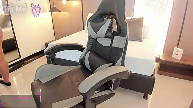 lilly ass  online show from September 26, 2025, 12:34 pm