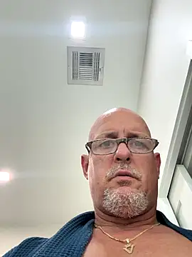 carlospingalinda online show from September 15, 2025, 9:37 pm