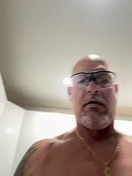 carlospingalinda online show from March 8, 2025, 10:45 pm