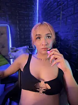 Snapshot of Isabellaa_Hot chatting on February 1, 2025, 6:10 am Isabellaa Hot online show from February 1, 2025, 6:10 am