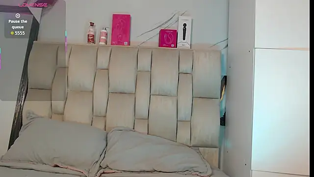 esmeralda-bk online show from December 3, 2025, 10:53 pm