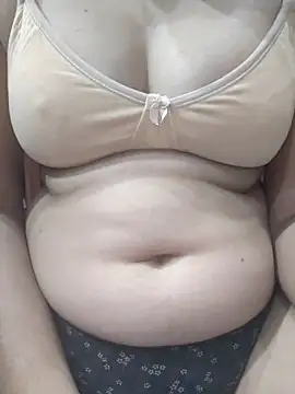 nikkibenza online show from March 7, 2025, 5:28 pm