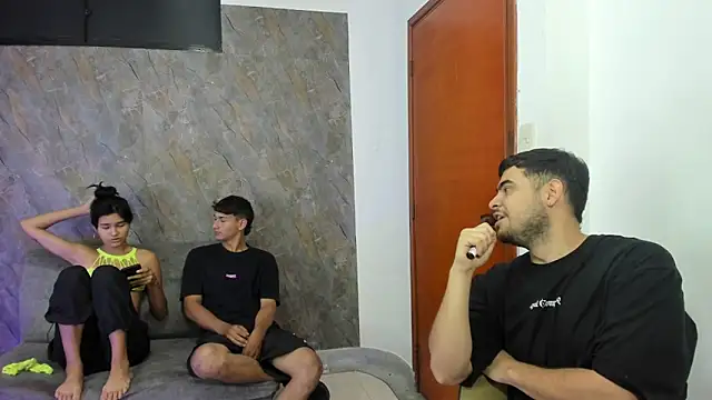 blueroom party online show from March 8, 2025, 12:41 pm