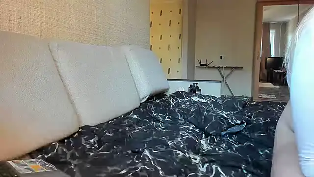 KittyMeawsX online show from July 8, 2026, 12:24 am