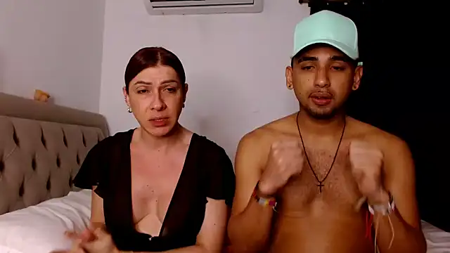 sweethoneytsx online show from October 20, 2025, 12:02 am