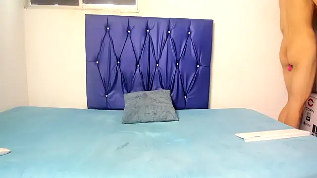 Latinos 2001 online show from September 13, 2025, 2:17 pm