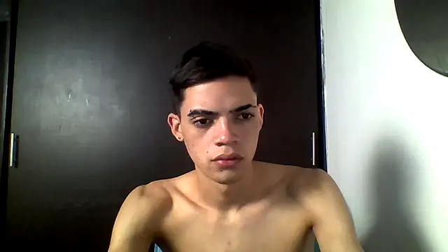 Latinos 2001 online show from July 1, 2026, 12:55 am