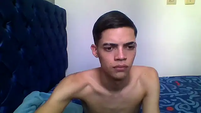 Latinos 2001 online show from May 5, 2026, 6:33 pm