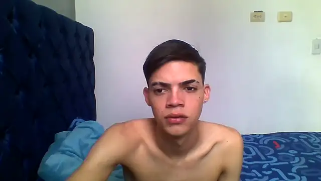 Latinos 2001 online show from May 6, 2026, 1:48 pm