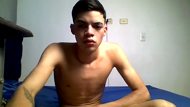 Latinos 2001 online show from August 3, 2026, 11:49 am
