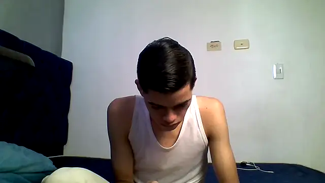 Latinos 2001 online show from July 4, 2026, 2:43 pm
