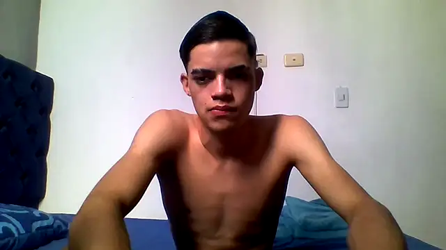 Latinos 2001 online show from June 15, 2026, 7:24 pm