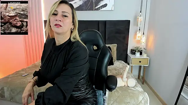 Snapshot of AtheneaRusell chatting on September 14, 2025, 8:53 pm AtheneaRusell online show from September 14, 2025, 8:53 pm