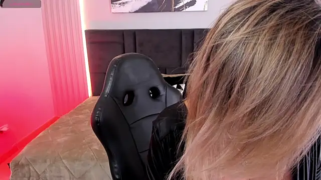 Snapshot of AtheneaRusell chatting on January 9, 2026, 8:27 pm AtheneaRusell online show from January 9, 2026, 8:27 pm