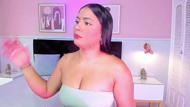 janna lopez  online show from September 19, 2025, 3:54 am