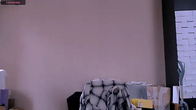  Roselina  online show from December 4, 2025, 7:29 am