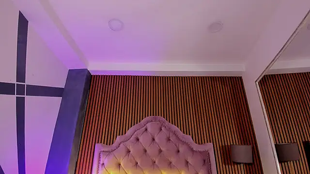 EthaanCox online show from September 26, 2025, 8:32 am