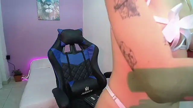 alana lara online show from October 15, 2025, 4:00 am