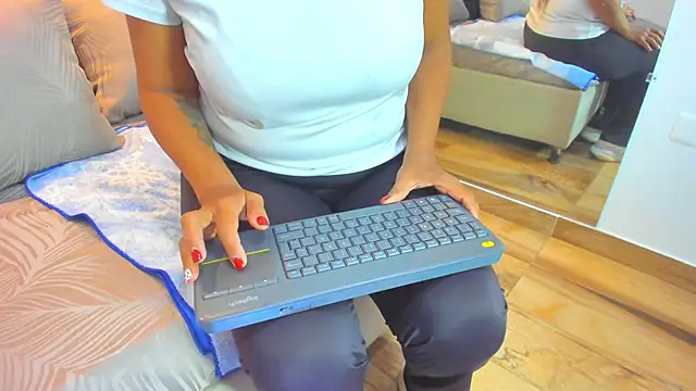 raquell moore online show from December 15, 2025, 12:55 pm