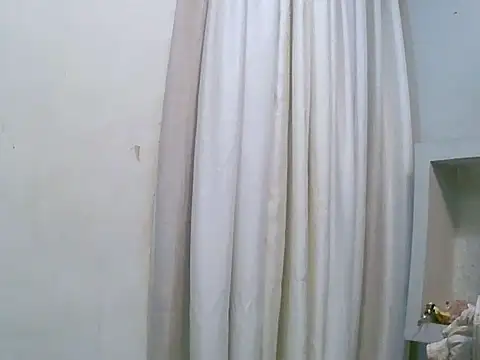 VittoriaTaylor online show from May 6, 2026, 10:47 pm