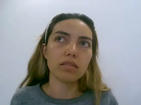 VittoriaTaylor online show from June 9, 2026, 4:13 am