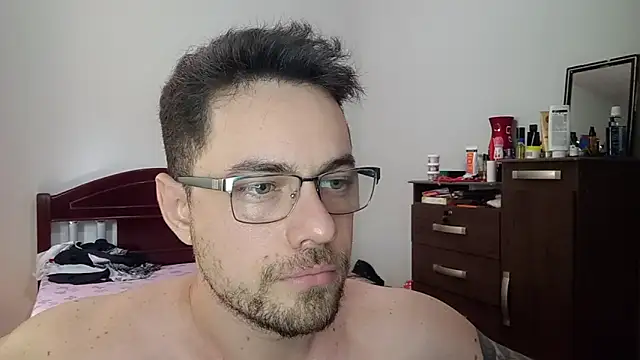 Snapshot of Dyllan__ chatting on June 9, 2026, 3:24 pm Dyllan online show from June 9, 2026, 3:24 pm