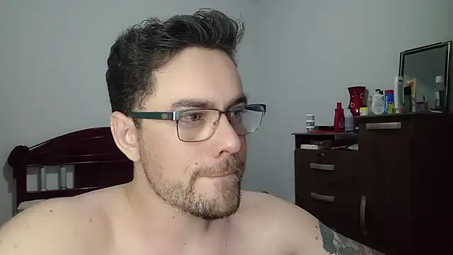 Snapshot of Dyllan__ chatting on June 22, 2026, 1:44 am Dyllan online show from June 22, 2026, 1:44 am