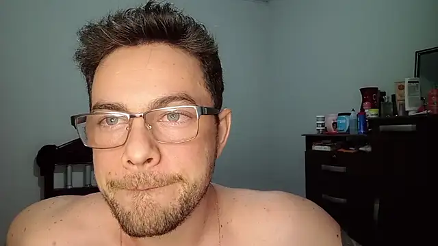 Snapshot of Dyllan__ chatting on June 16, 2026, 1:05 am Dyllan online show from June 16, 2026, 1:05 am