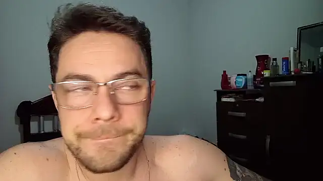 Snapshot of Dyllan__ chatting on June 18, 2026, 1:48 am Dyllan online show from June 18, 2026, 1:48 am