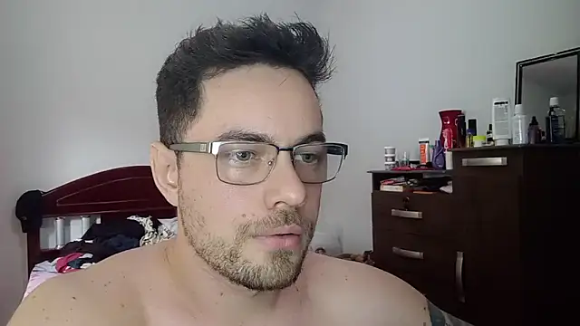 Snapshot of Dyllan__ chatting on June 11, 2026, 2:47 pm Dyllan online show from June 11, 2026, 2:47 pm