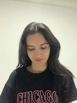 Bella still online show from September 14, 2025, 1:22 pm