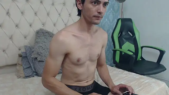 Uzcategui addams online show from February 3, 2025, 7:42 pm