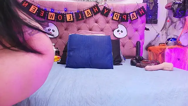 Auroraa miller online show from October 20, 2025, 11:55 am