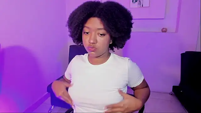 AishaHil online show from February 8, 2025, 12:06 pm