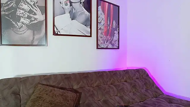 loretahorny online show from February 9, 2026, 1:20 pm