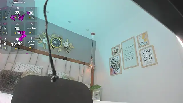 ArianaGolden online show from November 4, 2025, 2:43 pm