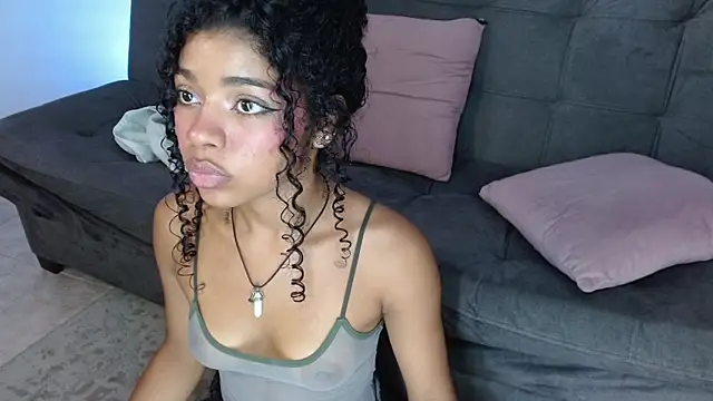 lucie petite online show from March 22, 2025, 9:31 pm