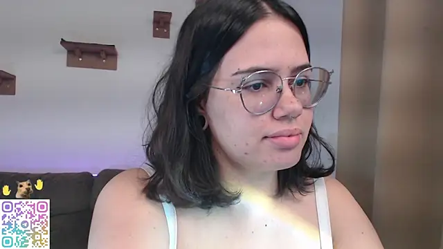 Snapshot of crystalll_room chatting on June 11, 2026, 1:05 am crystalll room online show from June 11, 2026, 1:05 am