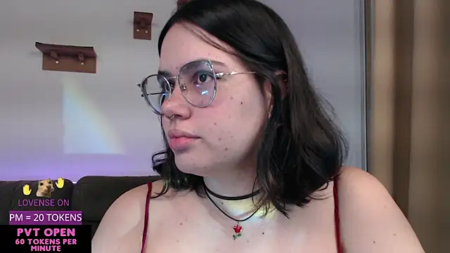 Snapshot of crystalll_room chatting on May 14, 2026, 12:51 am crystalll room online show from May 14, 2026, 12:51 am